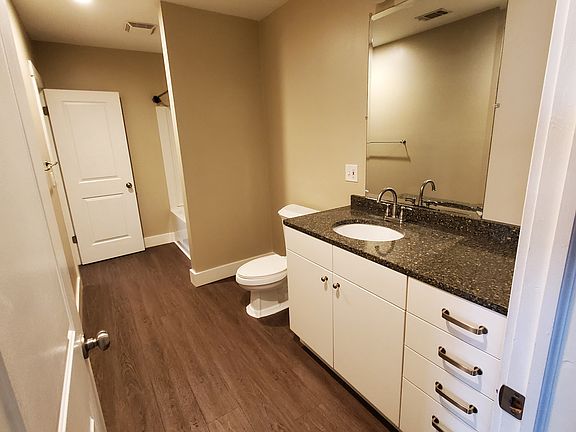 4th image of 304 W 36th St #C