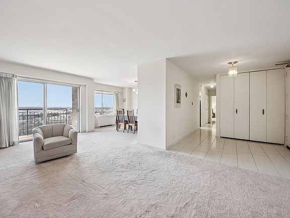 3rd image of 7141 N Kedzie Ave APT 1213