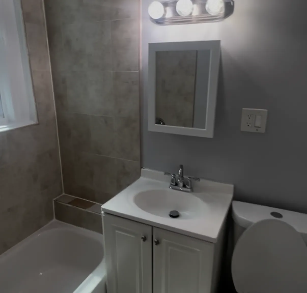 3 bed, 800 sqft, $2,300 — Photo 3