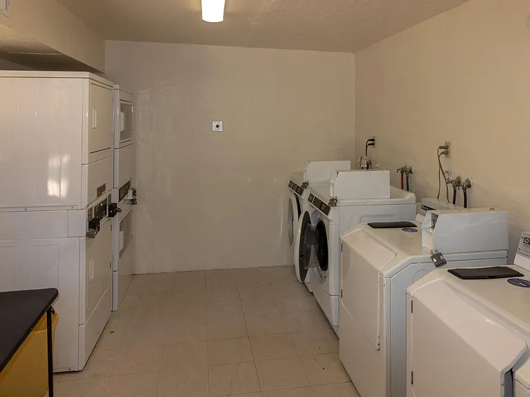 1646 N Mountain View Ave — Photo 2