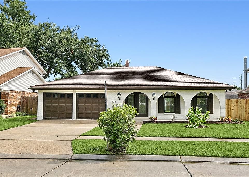 1st image of 833 Champagne Dr