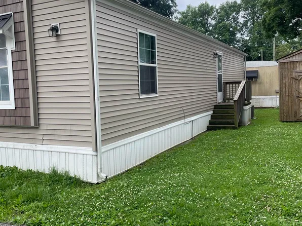 6 Adventure Rd, Louisville, KY 40216
