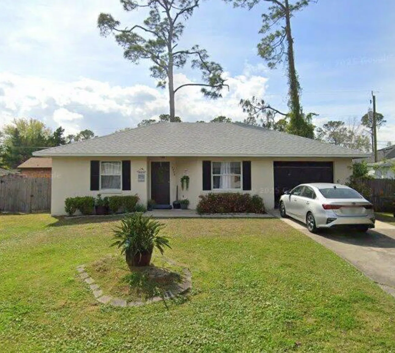 3 bed, 1124 sqft, $2,000 — Photo 1