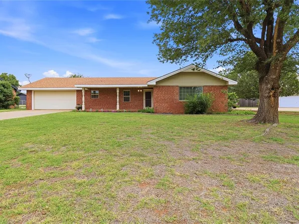 716 N Stadium Dr, Hobart, OK 73651