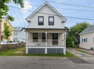 11 Sunshine Ct, Newport, RI 02840