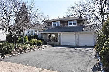 10 Mohawk Dr - Front2