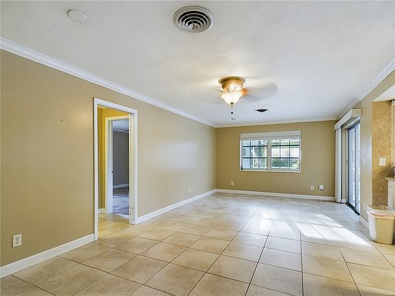 4th image of 715 10th Ct