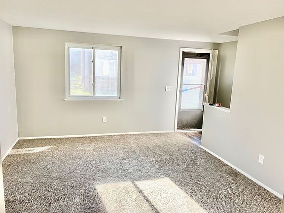 4th image of 659-669 S Shore Ct