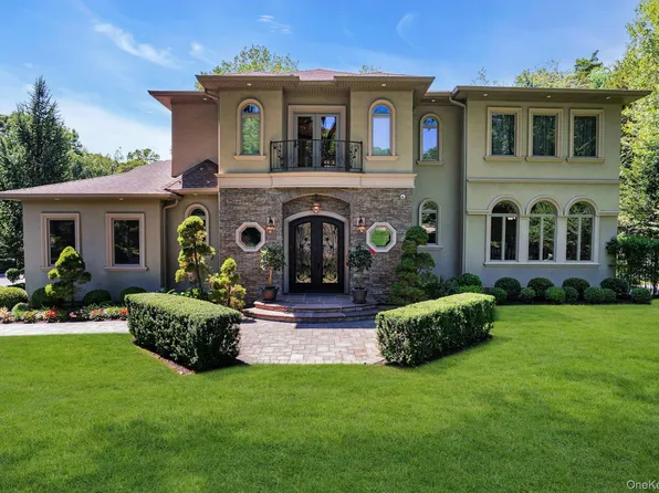 12 Redwood Drive, Dix Hills, NY 11746