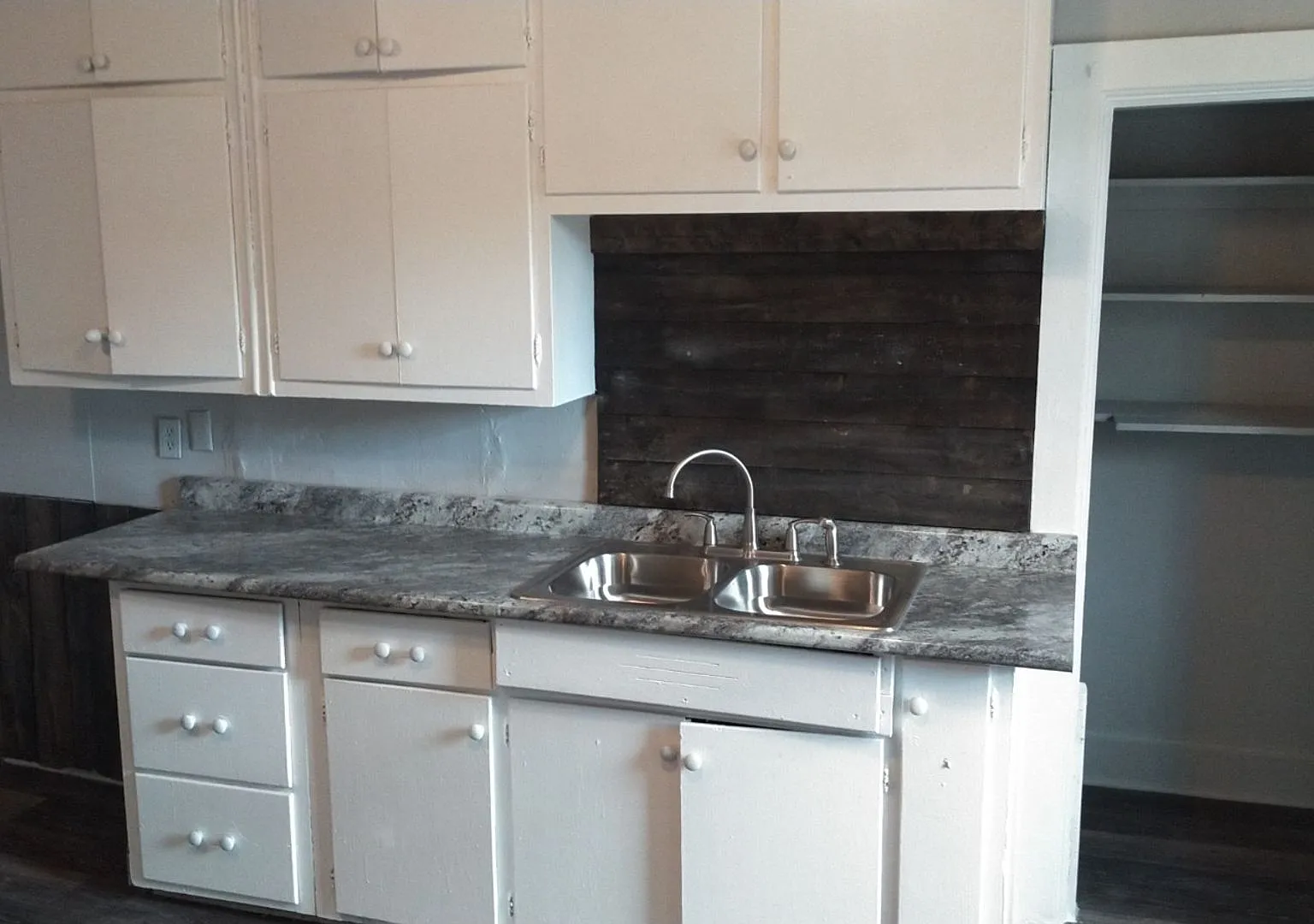 Chestnut 720 — Photo 4