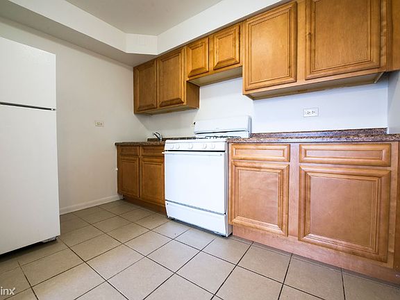 7901 S Dobson Apartments Chicago Kitchen_1