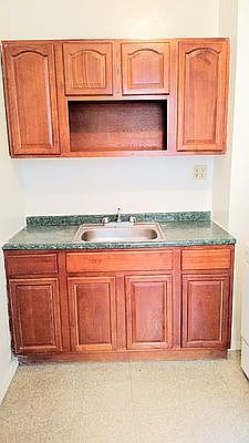 2nd image of 2100 Beekman Pl APT 1L