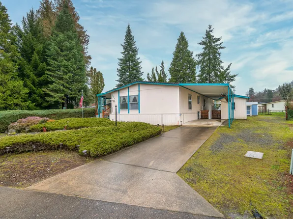 1077 Lee Roze Ln, Grants Pass, OR 97527