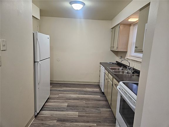 3rd image of 909 Chapel Rd #7