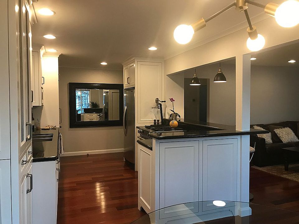 1st image of 950 Iris St