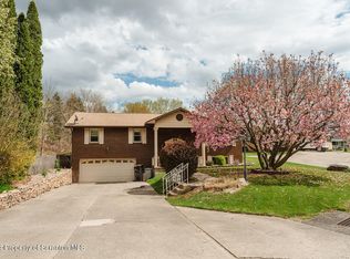 729 W Oak St, Old Forge, PA 18518