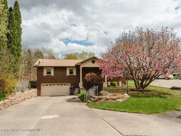 729 W Oak St, Old Forge, PA 18518