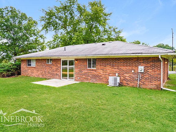 3rd image of 338 Huber Village Blvd