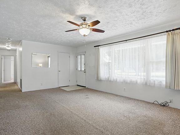 4th image of 17 E Beechwood Ln