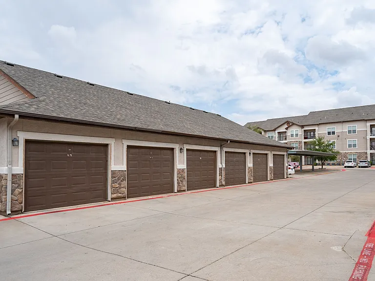 Tradewinds Apartments — Photo 18