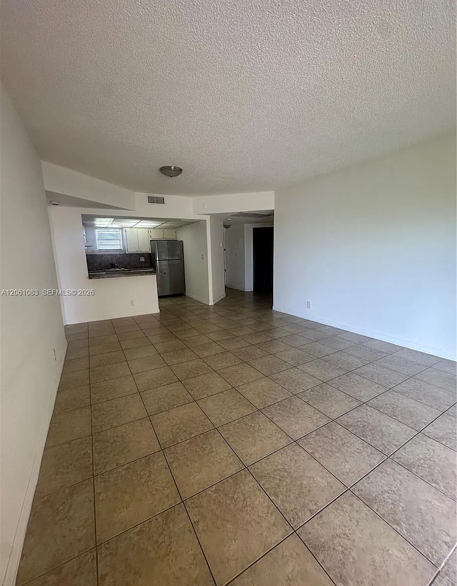 Las Vistas At Doral Condo — Photo 1