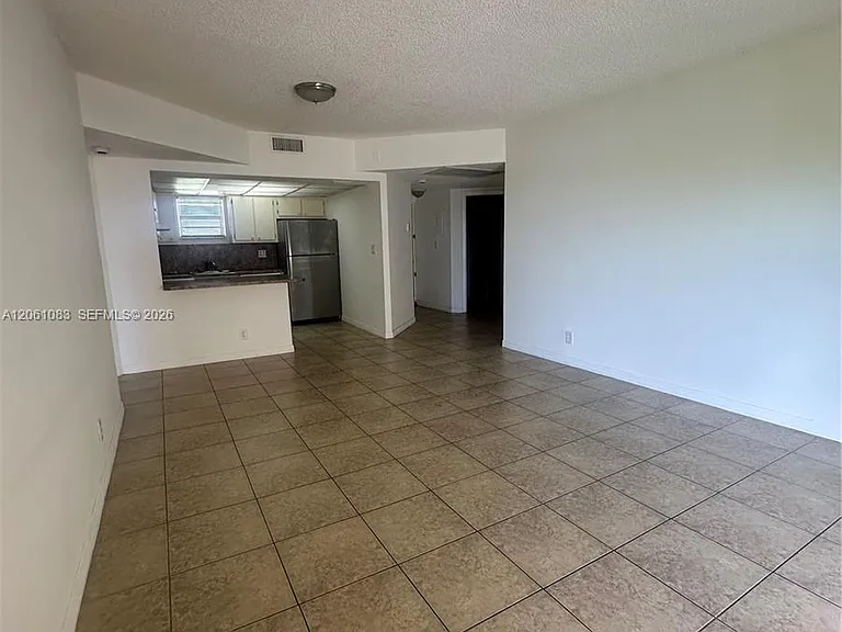 8290 Lake Dr #517 — Photo 1