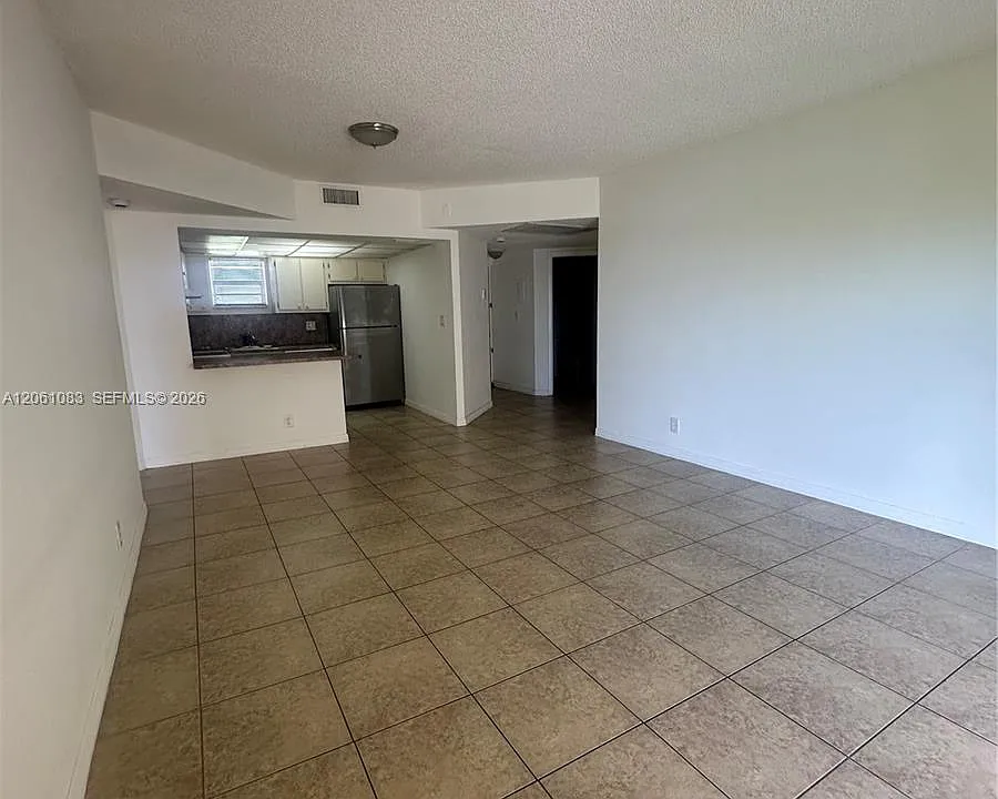 8290 Lake Dr #517