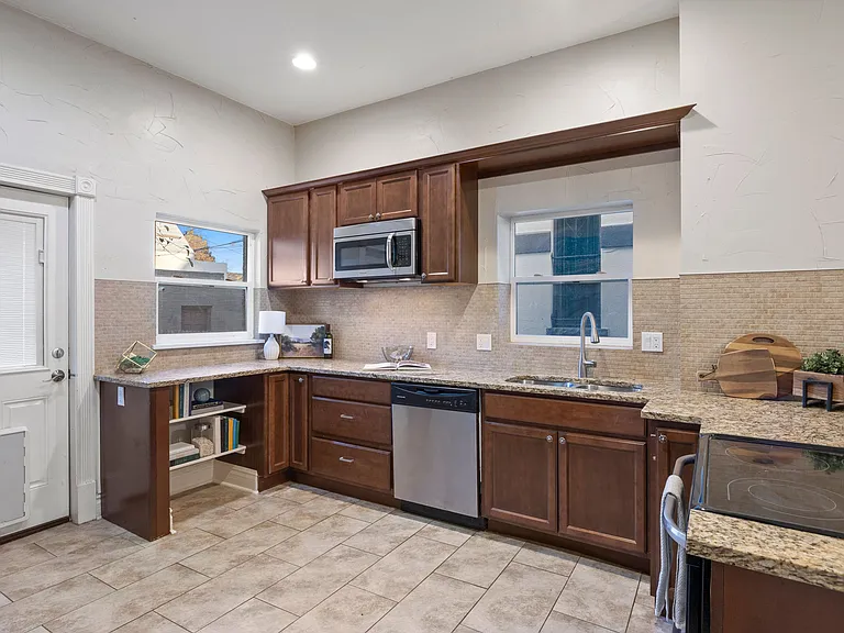 1515 E 31st Ave — Photo 15