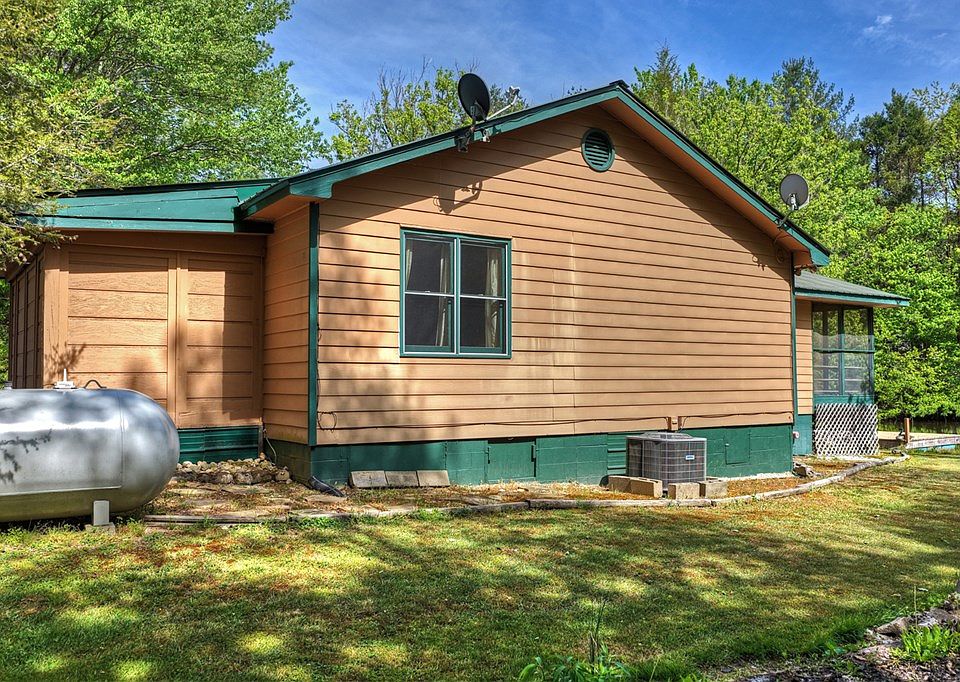 22nd image of 111 Candlewood Ln