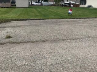 46069 Edgewater Dr, Chesterfield, MI