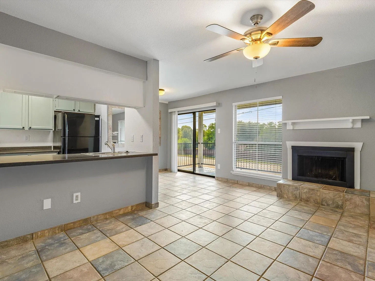 2 bed, 2.0 bath, 929 sqft, $1,450 — Photo 1