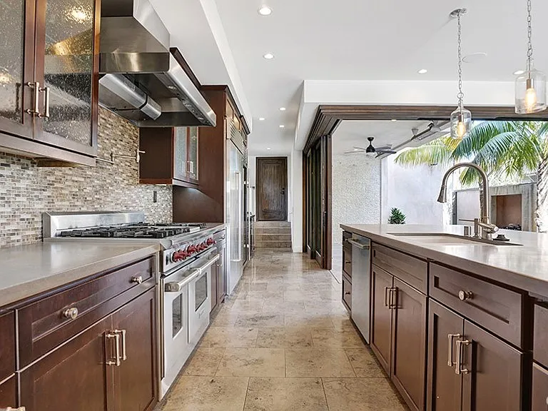243 Poppy Ave — Photo 13