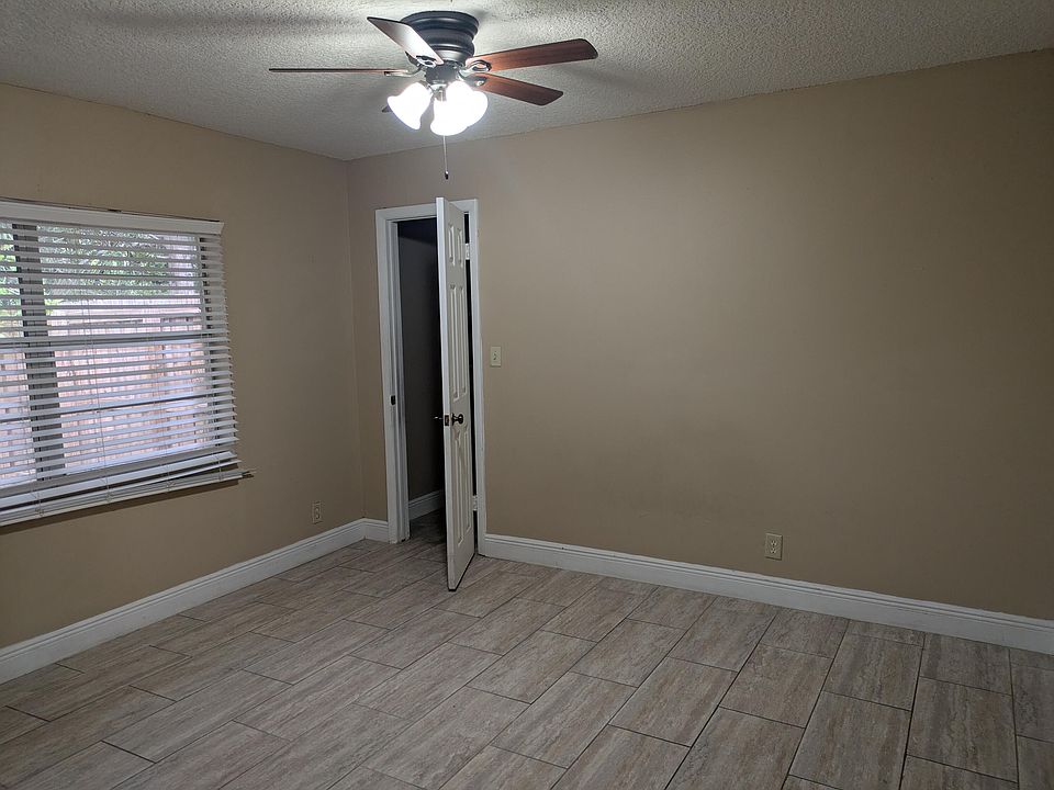 1st image of 3502 Riverside Dr
