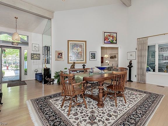 5th image of 6 Stratford Ct