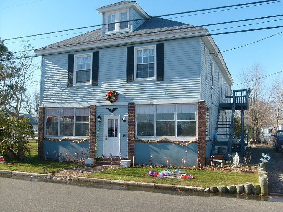 Welcome to 314 Narragansette Ave a 3 unit Multi-family property