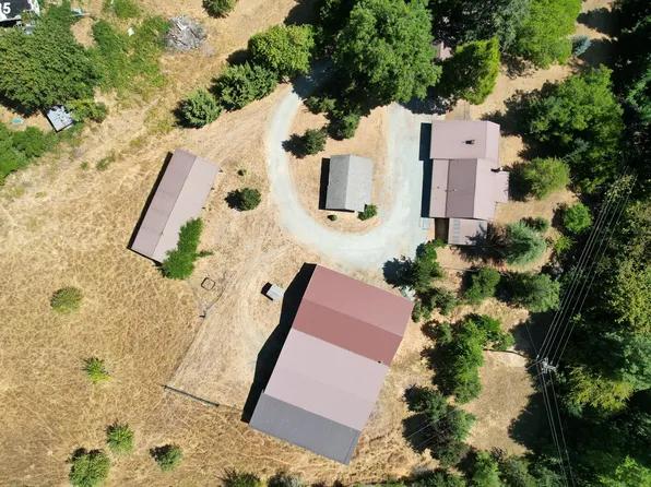 3450 Shoestring Rd, Riddle, OR 97469