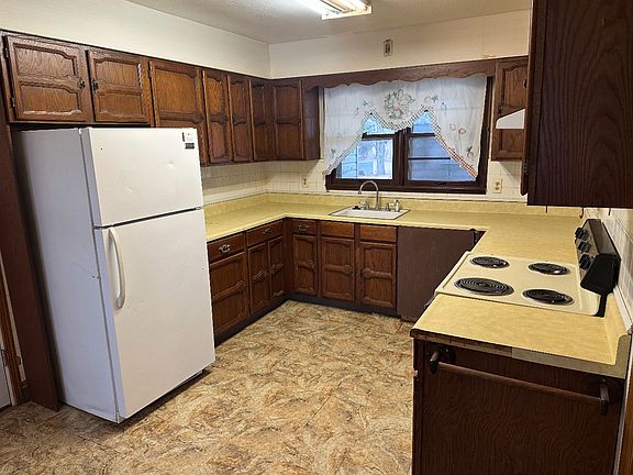 3rd image of 4560 W Highway 30