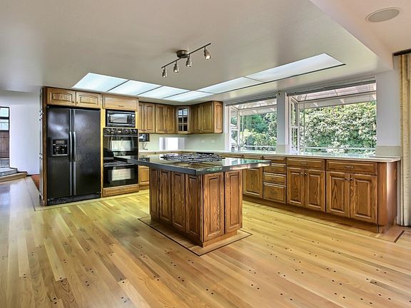 5th image of 6713 Topaz Dr SW