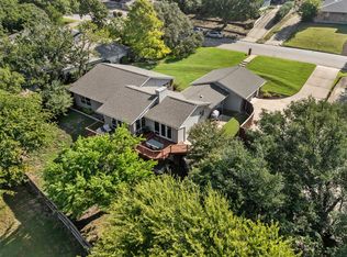 16 Bounty Rd W, Benbrook, TX 76132