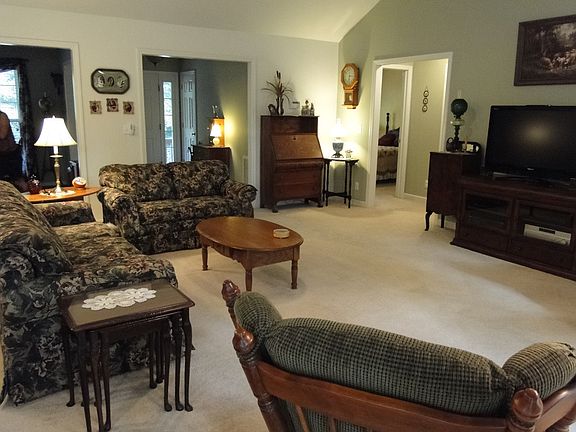 5th image of 326 Avondale Ct