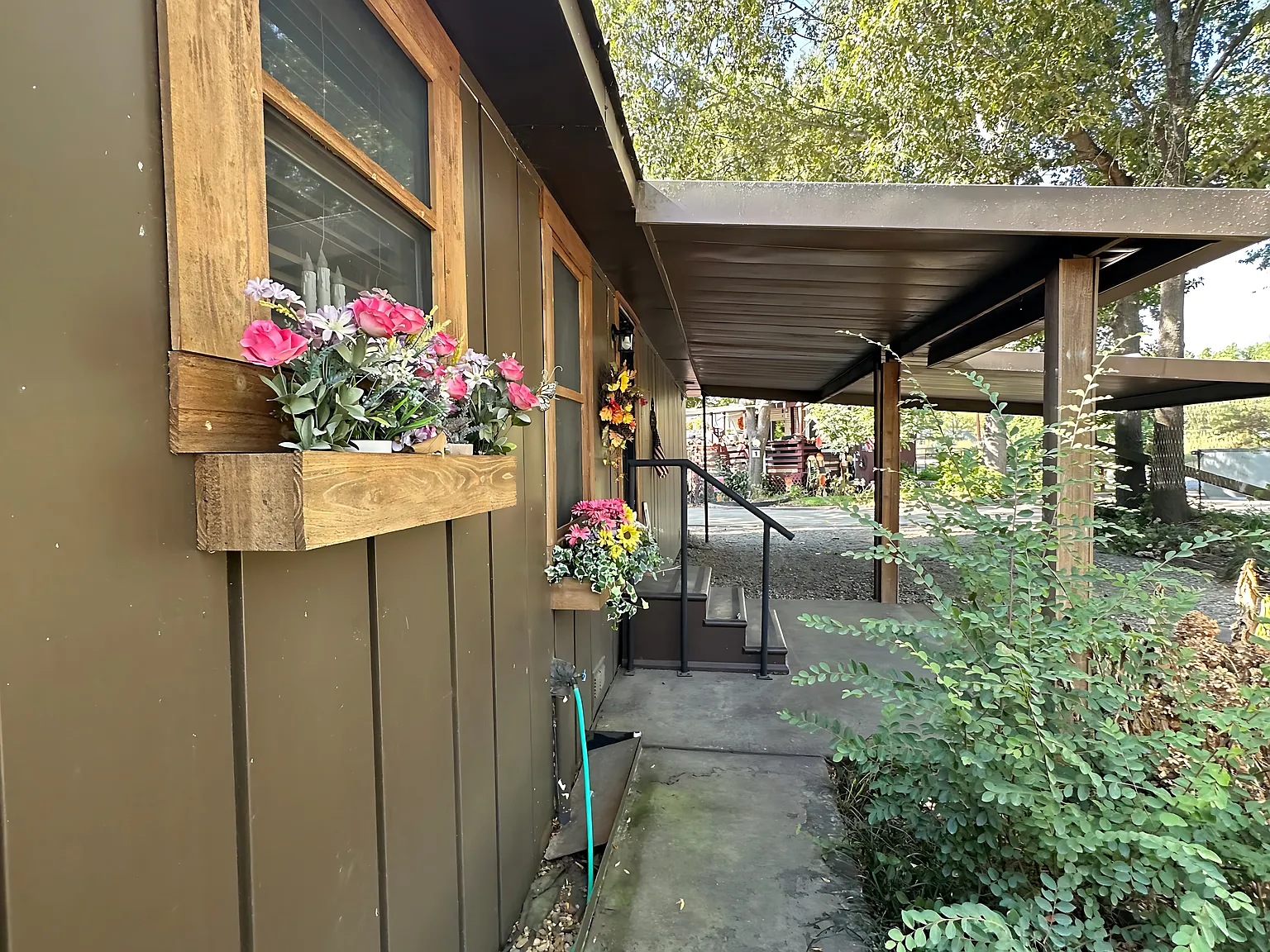 218 Thomas Rd — Photo 4