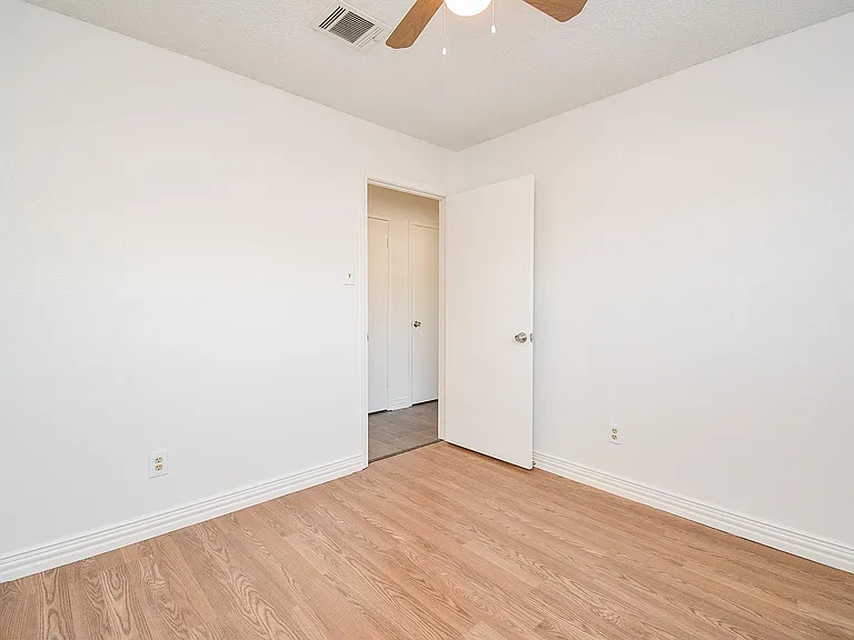 4906 E Orem Dr — Photo 8