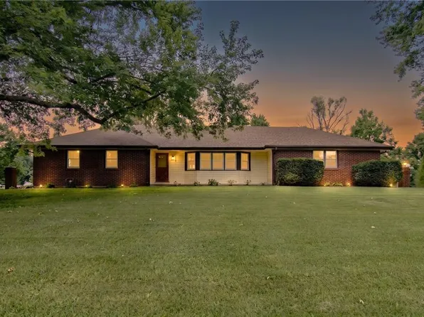 103 8th St, Garden City, MO 64747