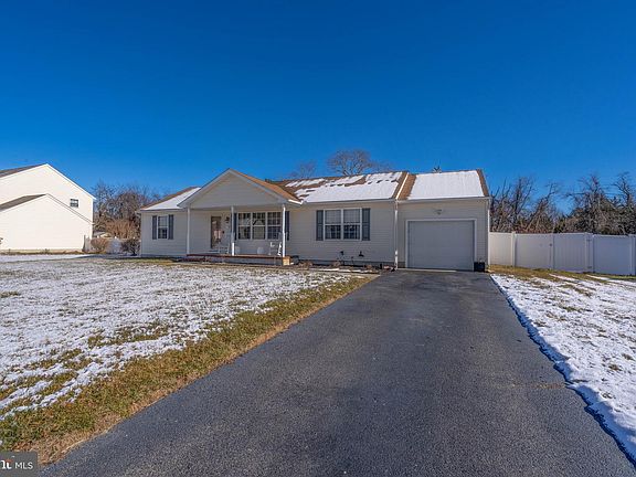 2nd image of 9 Fox Cove Dr