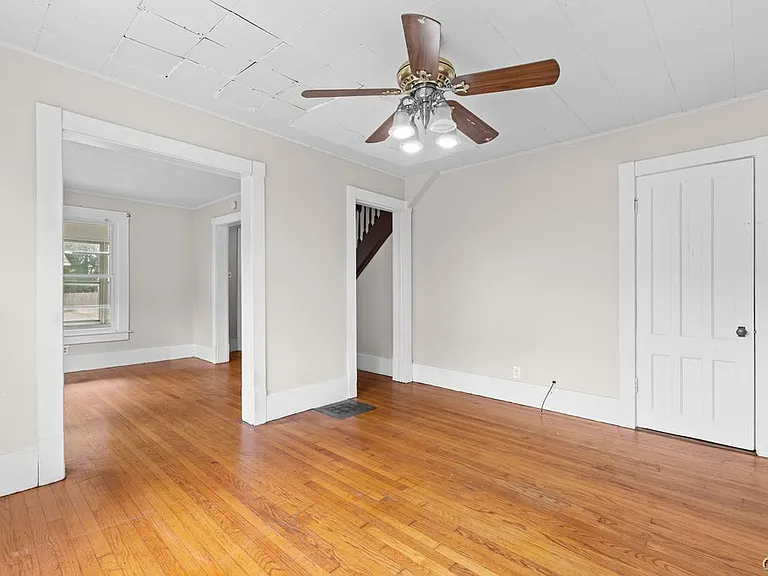 109 Center St — Photo 8