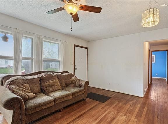 5th image of 10705 Bennington Ave