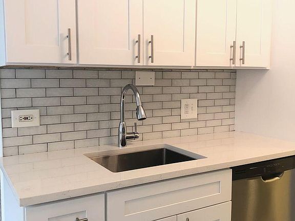 2nd image of 5425 N Winthrop Ave #206