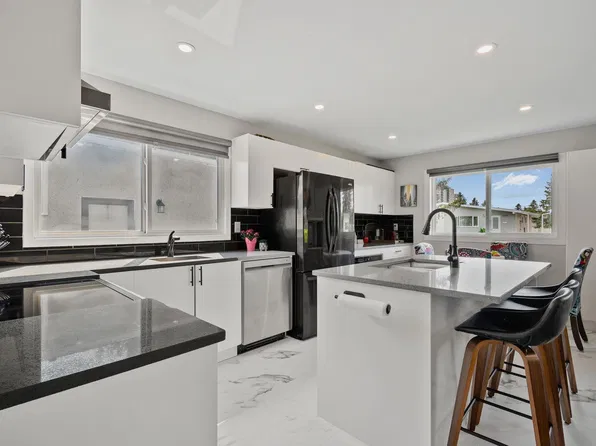 4723 105th St NW, Edmonton, AB T6H 2M3