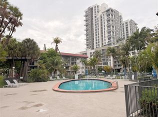 Granada Dadeland Condo, Miami, FL 33143