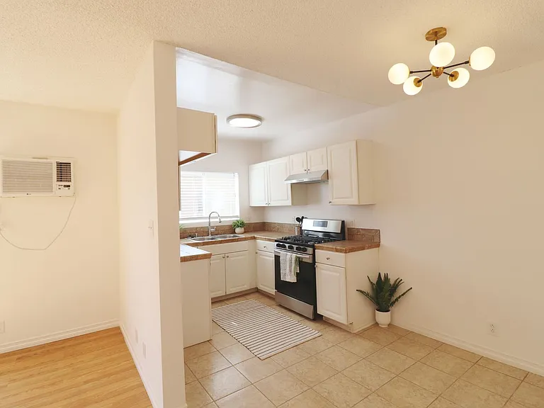 2 Weeks Free! Remodeled 1-Bedroom — Photo 39